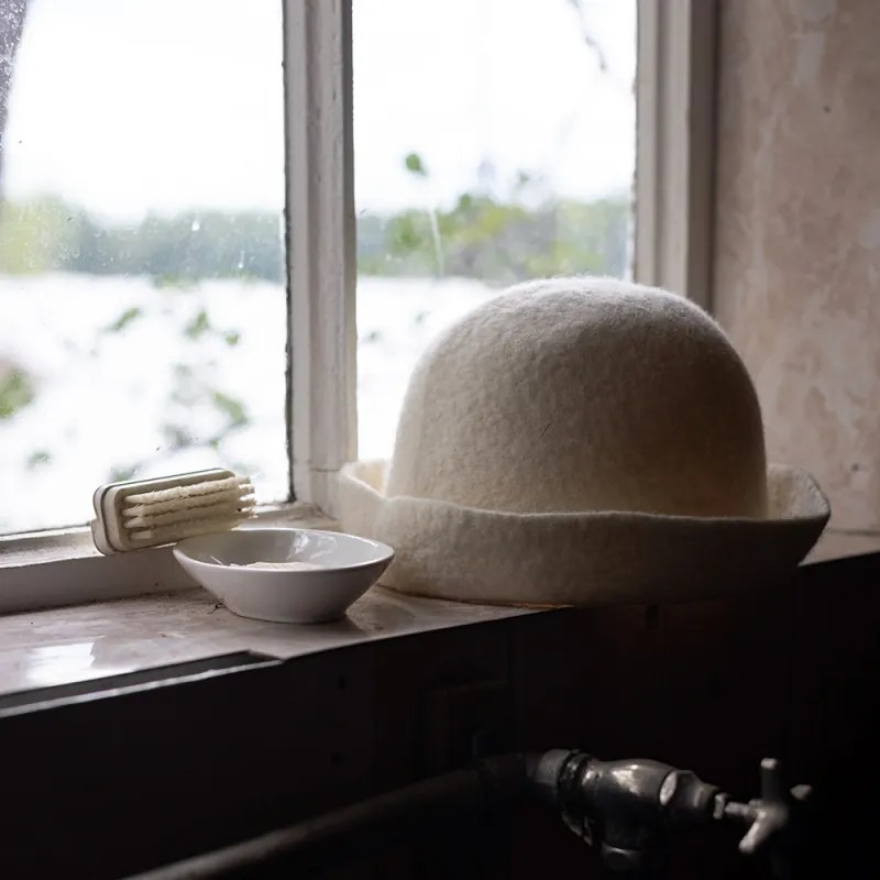 Klobúk do sauny z ovčej vlny Lahtiset, prírodná biela