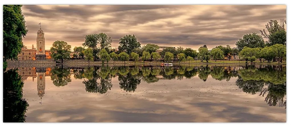 Obraz jazera a stromov (120x50 cm)