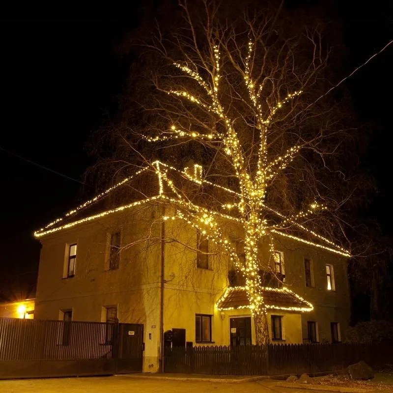 DECOLED Svetelný reťazec Easy Fix LED, 20 m, vonkajší, teplá biela, 120 diód, čierny kábel, IP67