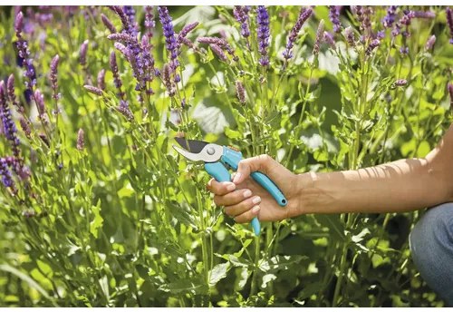 Záhradnícke nožnice Gardena Classic dvojčepeľové
