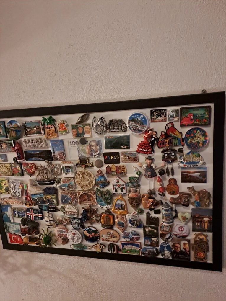 Toptabule.sk Biela tabuľa na magnetky v drevenom čiernom ráme COLOR 50x50 cm