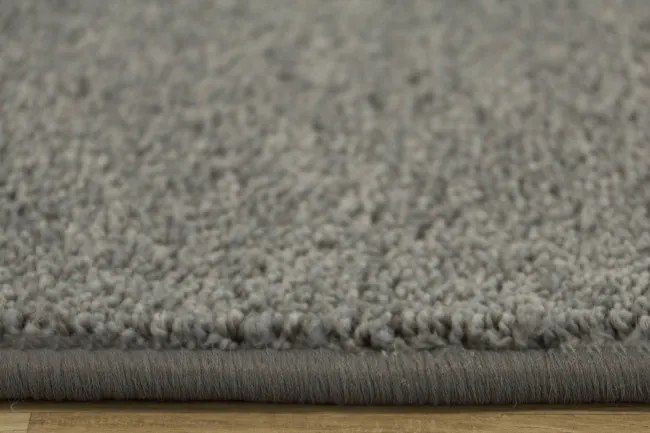 Metrážny koberec Fancy 76 sivý