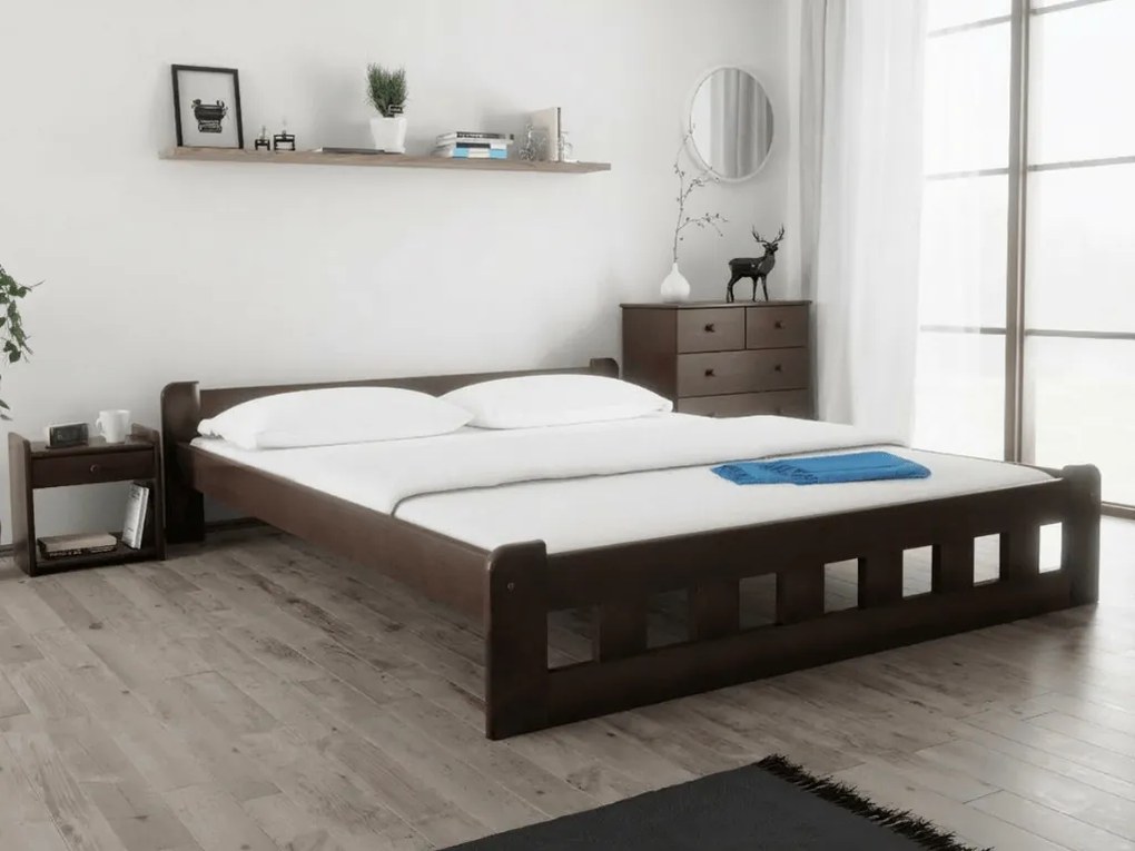 Posteľ Naomi zvýšená 140 x 200 cm, orech Rošt: S lamelovým roštom, Matrac: Matrac DELUXE 10 cm