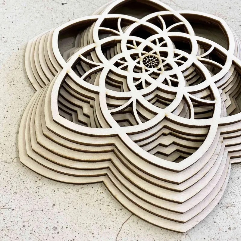 Vyrezávaná drevená 3D mandala na stenu | SENTOP PR0456