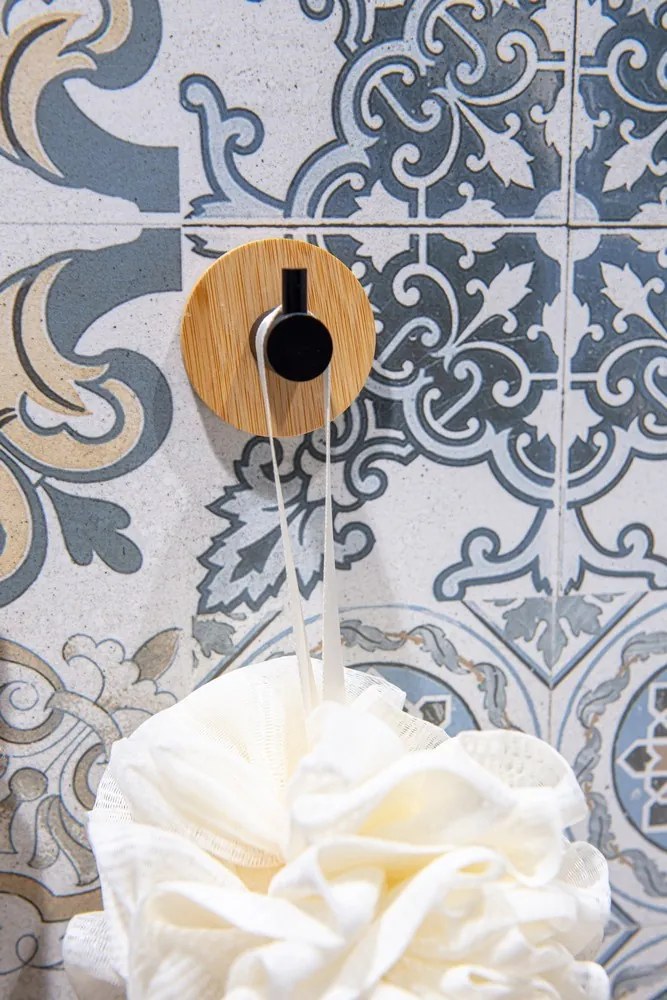 Vešiak na uterák na nalepenie 3M - čierny - kov/bambus