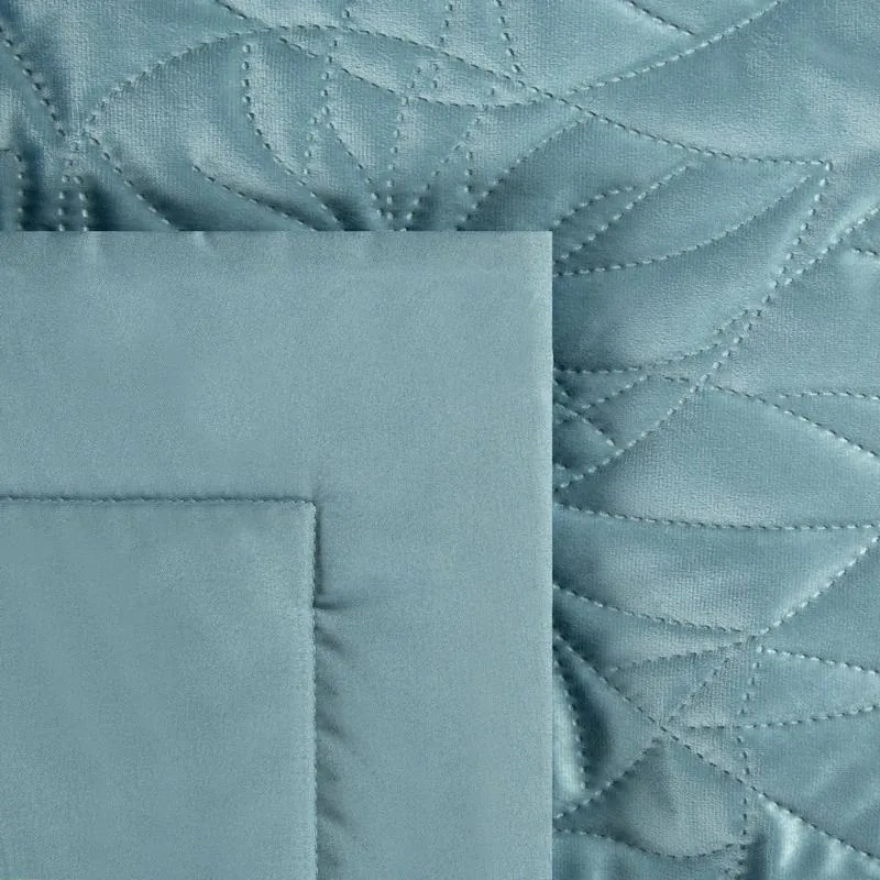 Dekorstudio Jednofarebný zamatový prehoz na posteľ SALVIA1 svetlo modrý Rozmer prehozu (šírka x dĺžka): 280x260cm