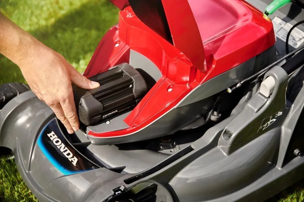AKU kosačka s pojazdom - Honda IZY HRX 476 XB; 47 cm; bez aku a nab.