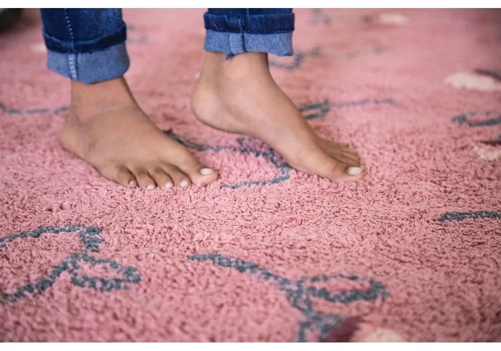 Ružový prateľný ručne tkaný bavlnený detský koberec 140x210 cm English Garden Ash Rose – Lorena Canals
