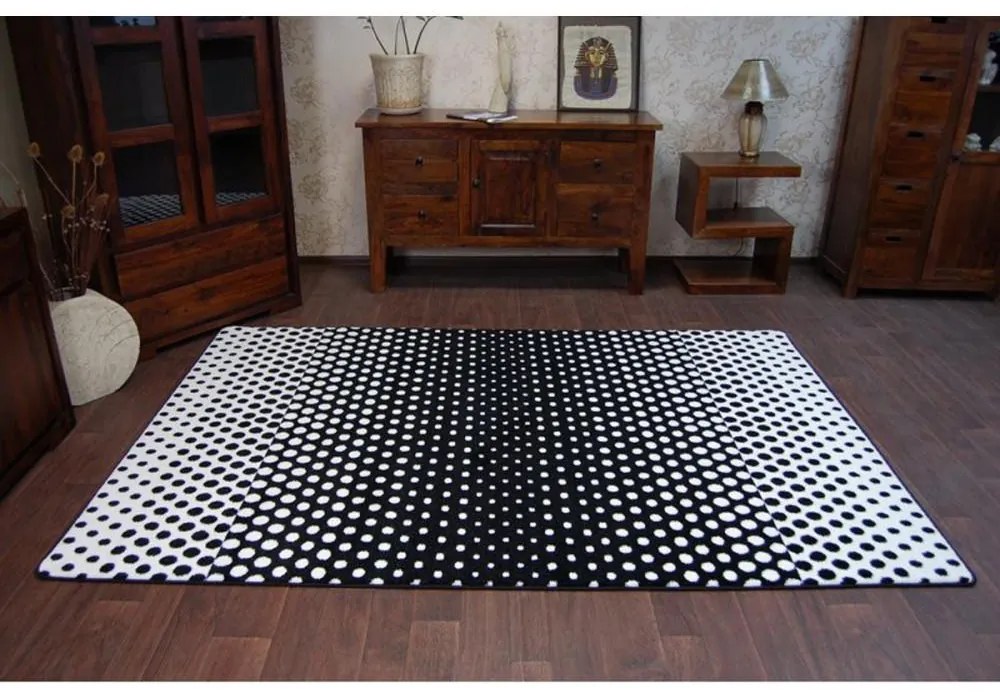 Kusový koberec Bodky čierny 120x170cm