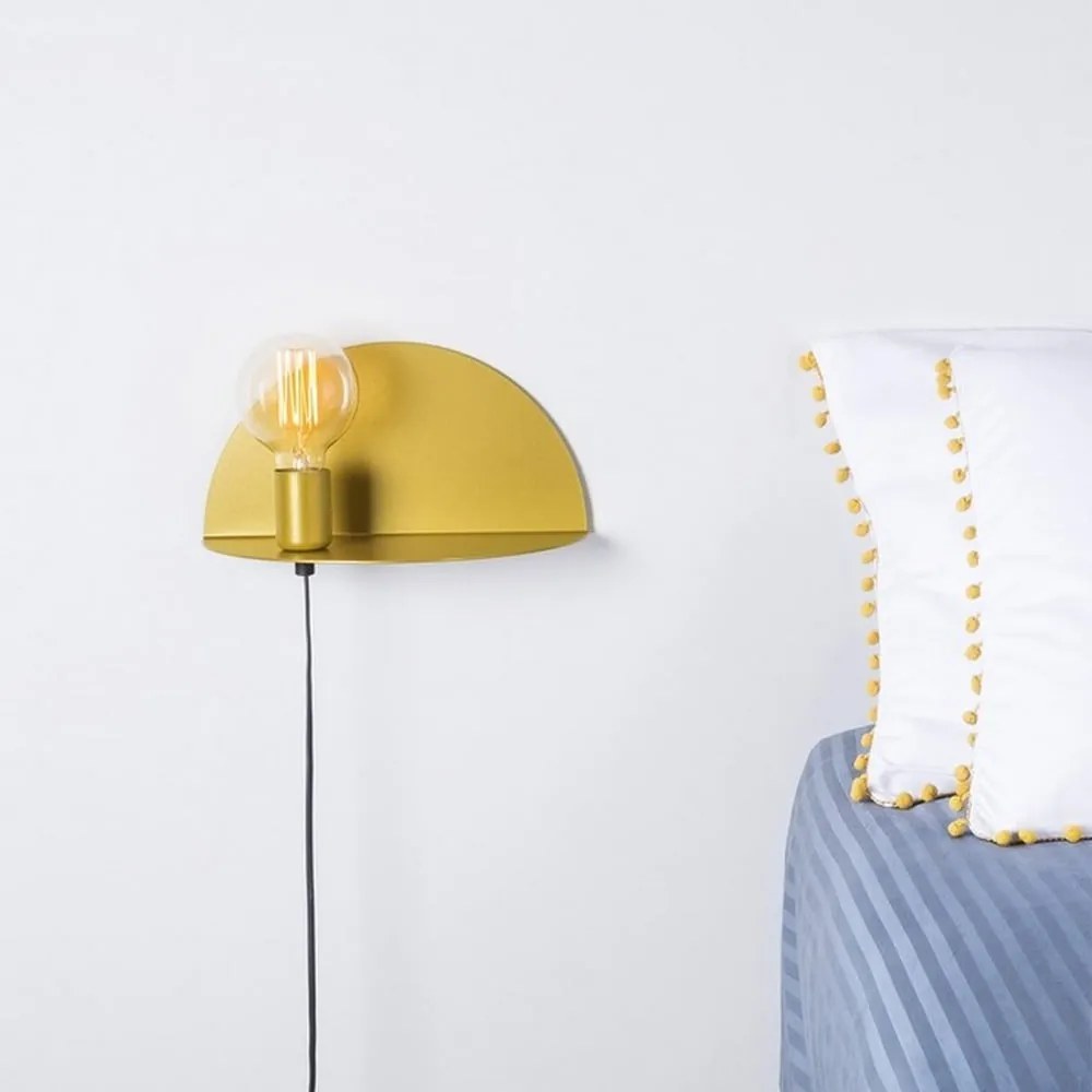 Nástenné svietidlo s poličkou v zlatej farbe Homemania Decor Shelfie, dĺžka 15 cm