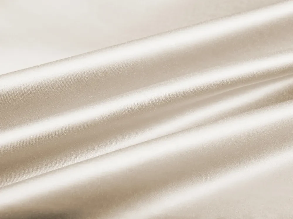 Biante Saténový záves LUX-032 Krémový 140x240 cm