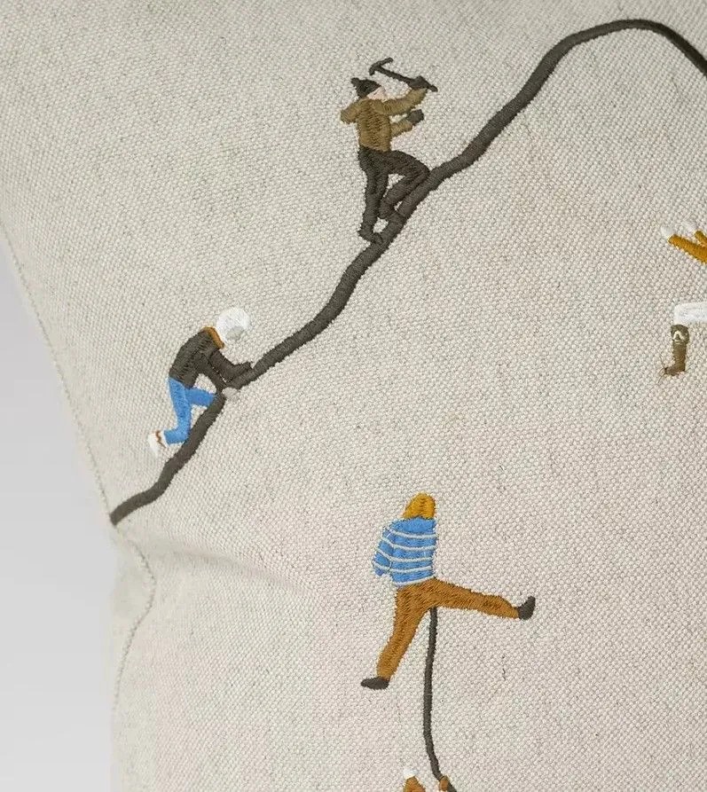 Fine Little Day Obliečka na vankúš Mountain Climbers 48 x 48 cm