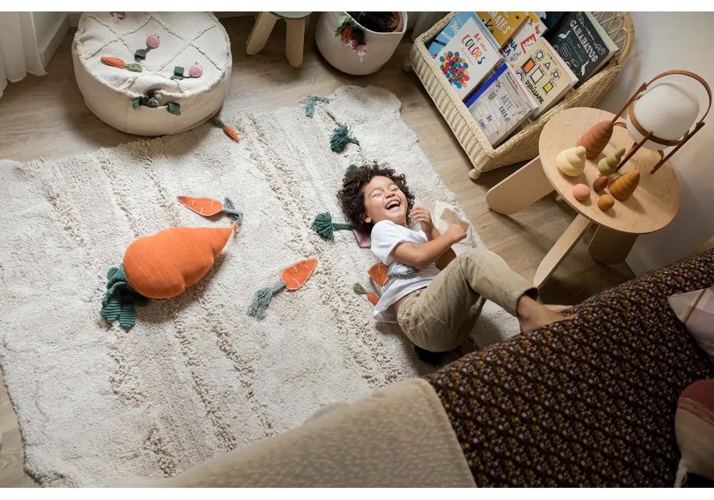 Krémový bavlnený detský hrací koberec 120x160 cm Veggie Garden – Lorena Canals