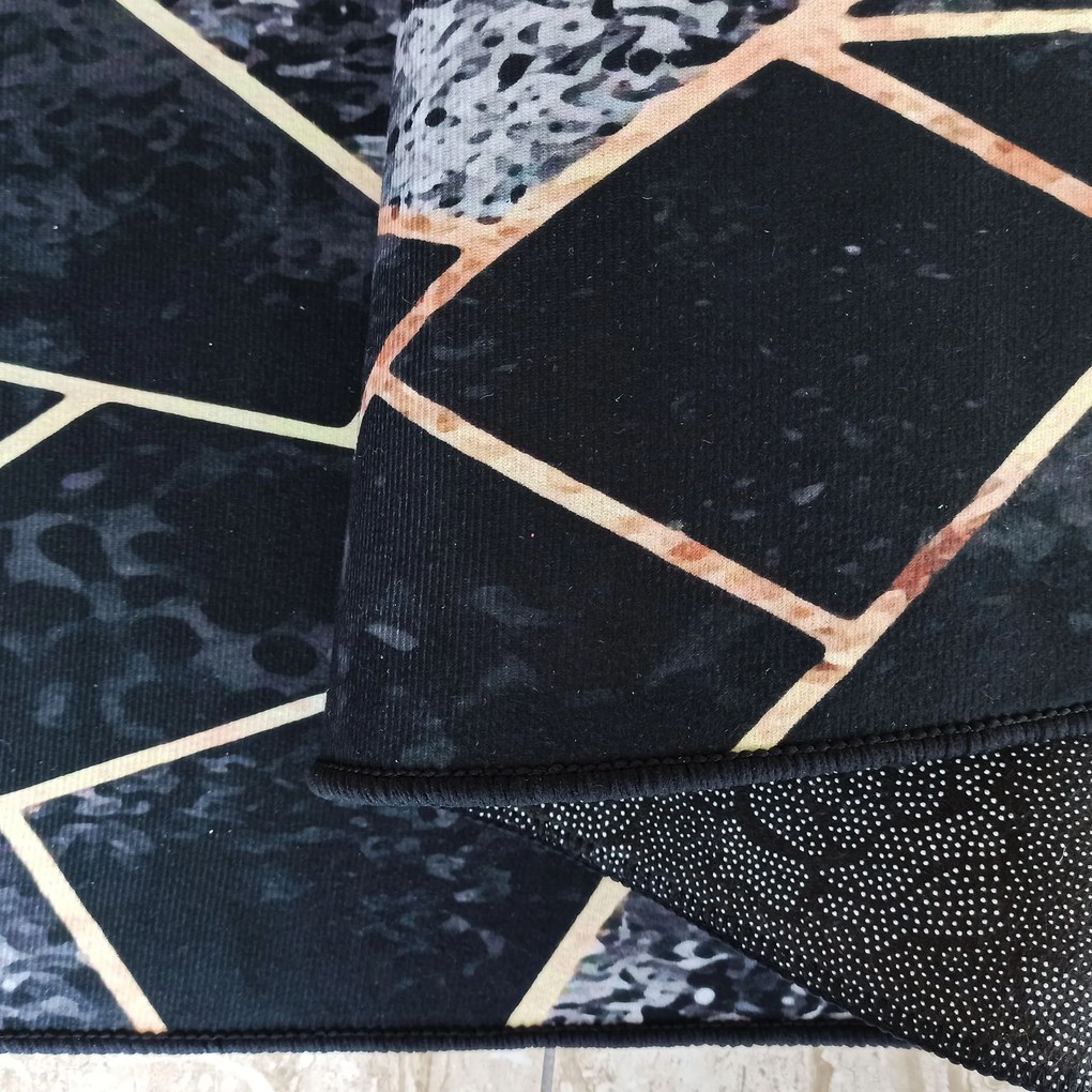 DY Čierno-zlatý koberec s geometrickým vzorom Black N 16 Rozmer: 80x150 cm