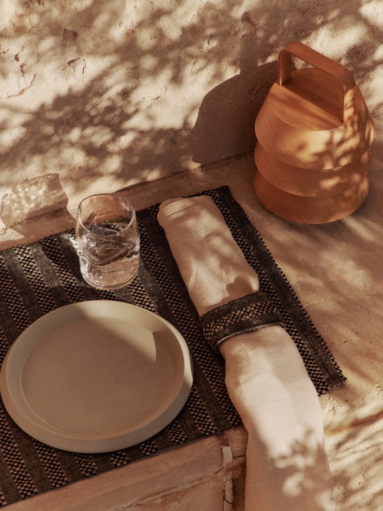 Ferm Living Kameninový tanier Erena Cream Ø 22 cm