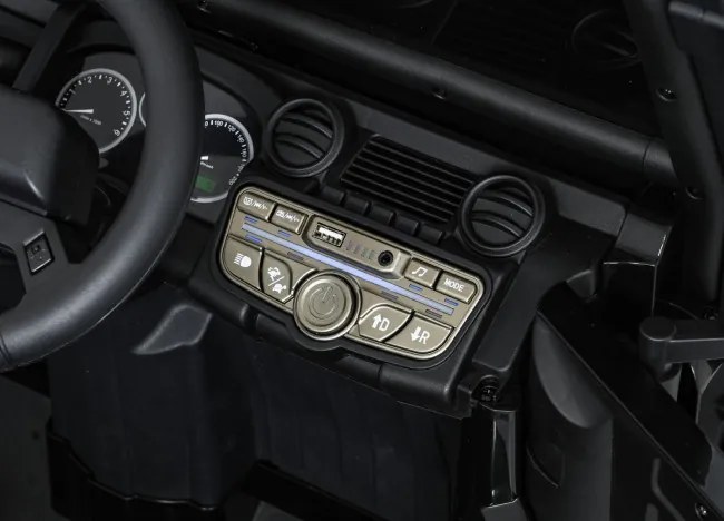 Elektrické autíčko Land Rover Defender 110 SVX čierne