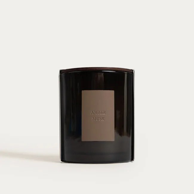 Sviečka URBAN LEATHER Amber Musk 781025