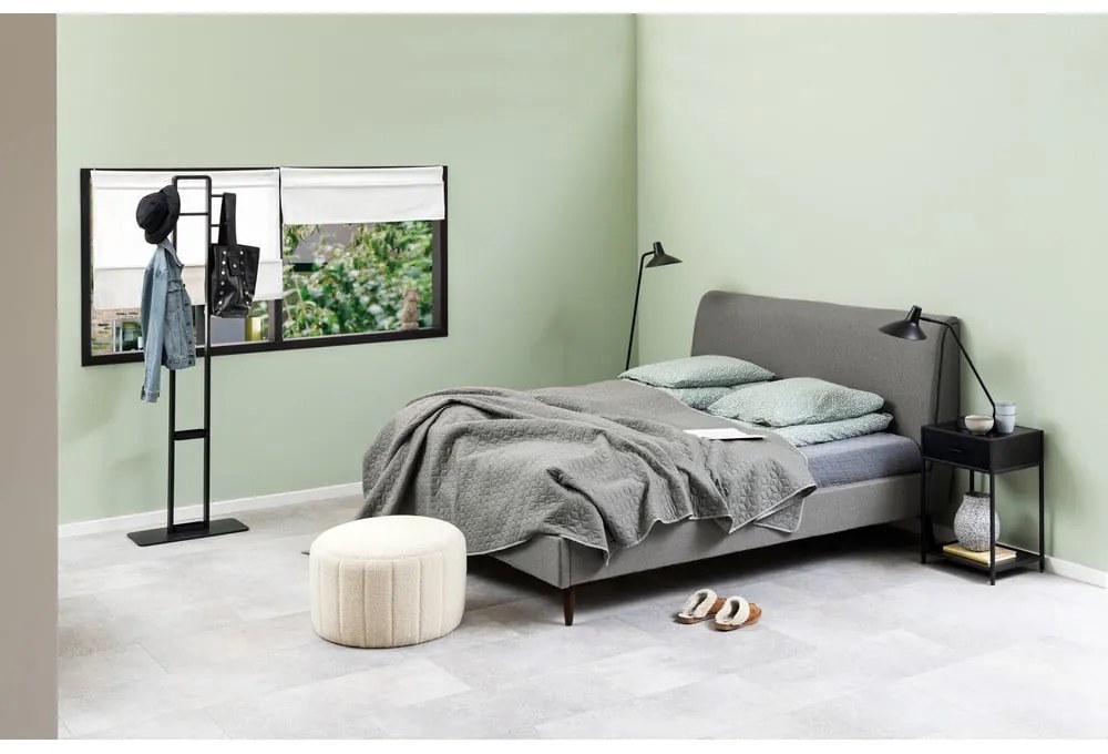 Čierny nočný stolík Actona Seaford