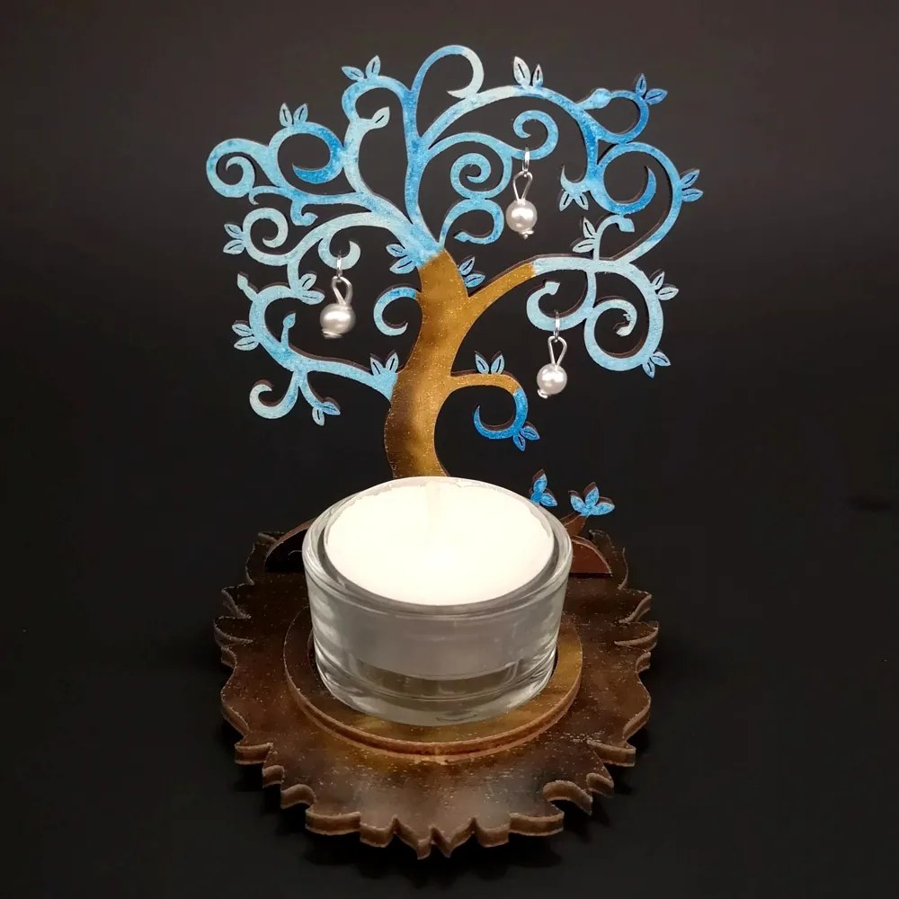 AMADEA Drevený svietnik strom modrý s bielymi ozdobami, výška 10 cm