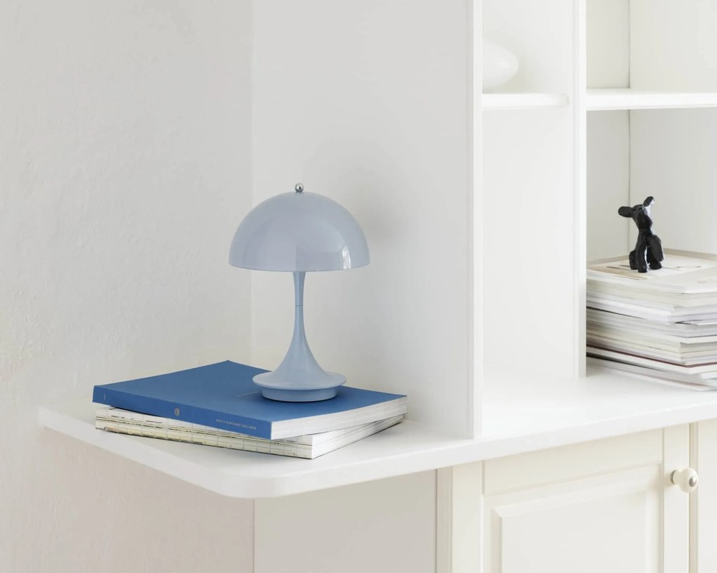 Louis Poulsen Prenosná lampa Panthella 160 V3 Opal Pale Blue
