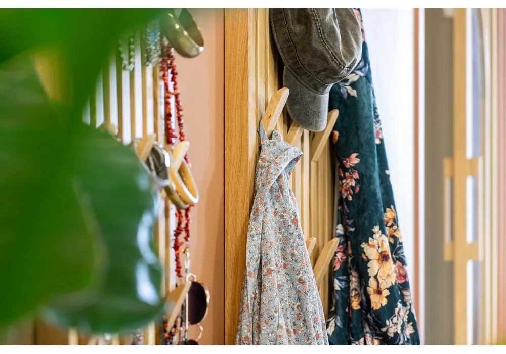 Vešiakový panel z dubového dreva v prírodnej farbe 46x100x8 cm Parco – Spinder Design