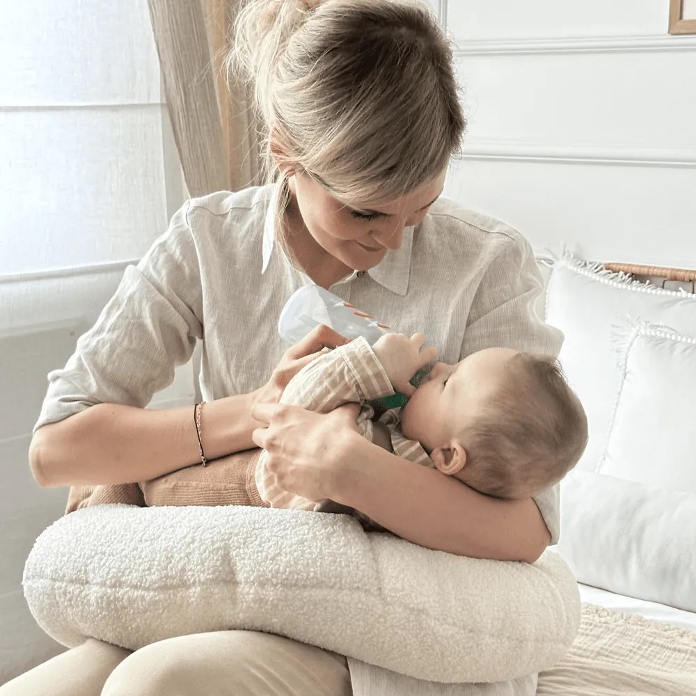 Vankúš croissant vanilka 55cm