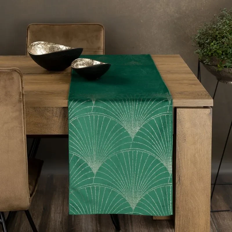 Dekorstudio Elegantný zamatový behúň na stôl BLINK 14 zelený Rozmer behúňa (šírka x dĺžka): 35x220cm