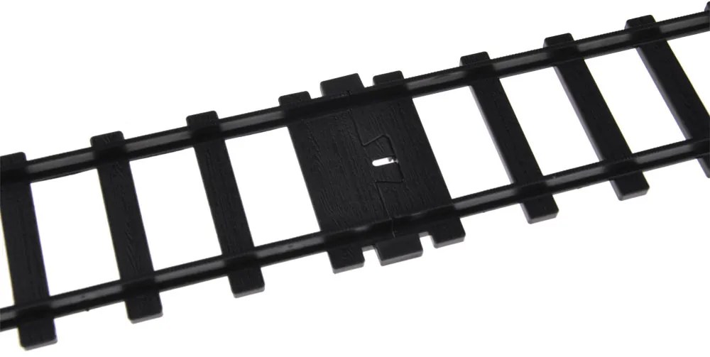 Vláčik s koľajami s lokomotívou a piatimi vagónmi RC0629