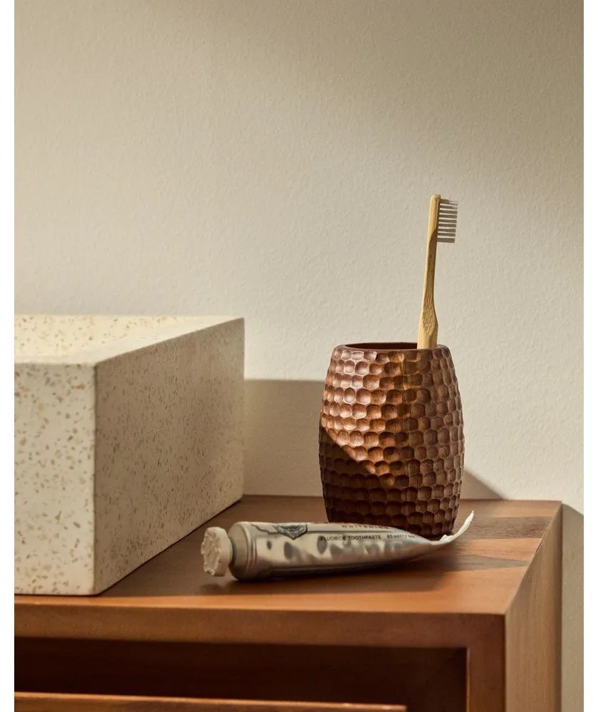 Hnedý drevený téglik na zubné kefky Fraz – Kave Home