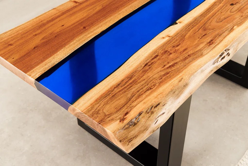 Konferenčný stolík LIQUID 110 cm akáciové drevo s modrým epoxidovým pásom