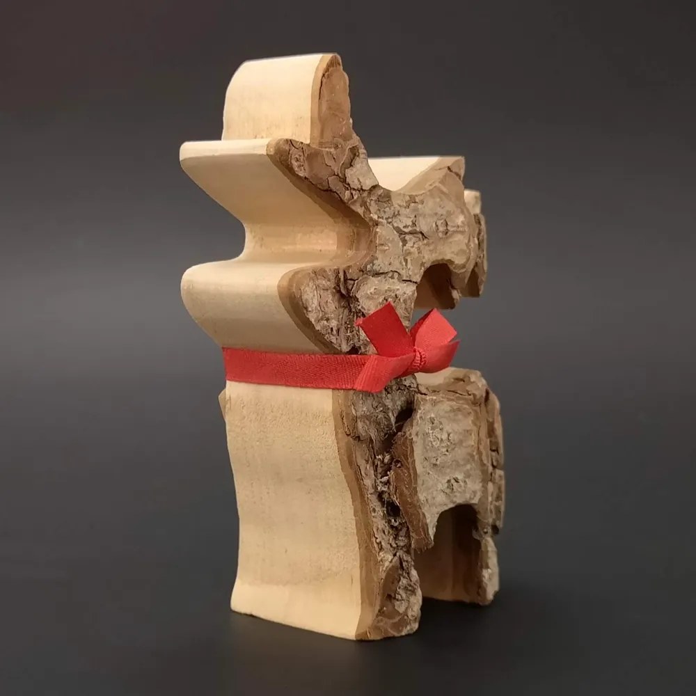 AMADEA Drevený jeleň s kôrou, masívne drevo, výška 11 cm