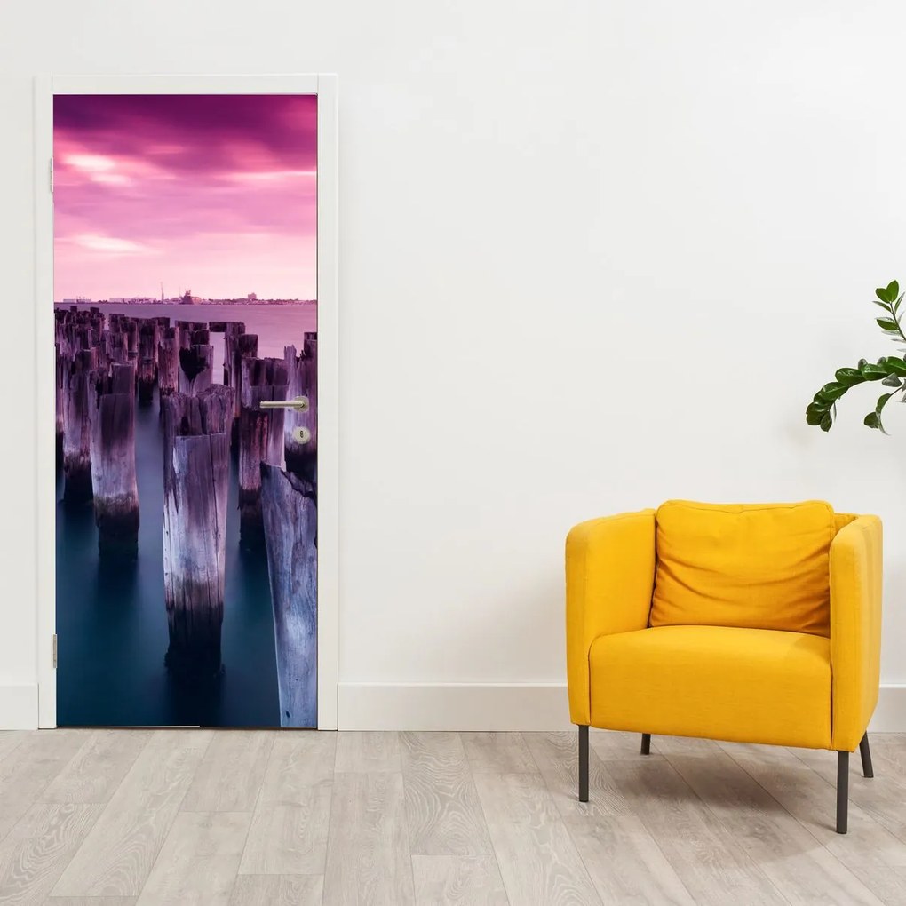 Fototapeta na dvere - Drevené koly (95x205cm)