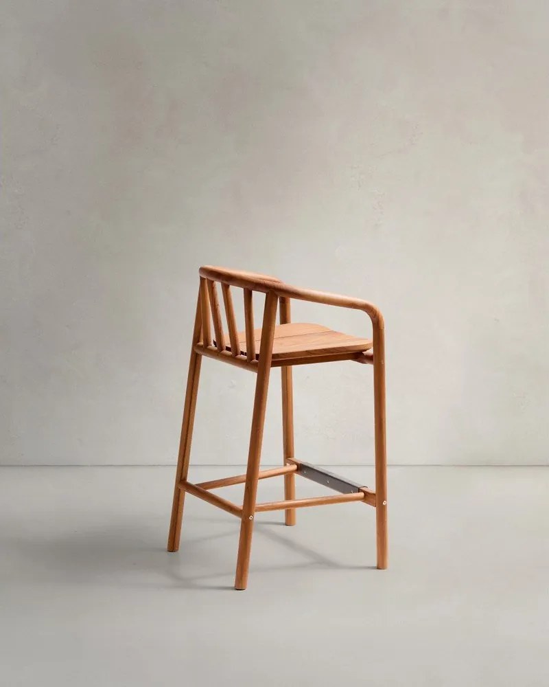 Drevená záhradná barová stolička v prírodnej farbe Turqueta – Kave Home