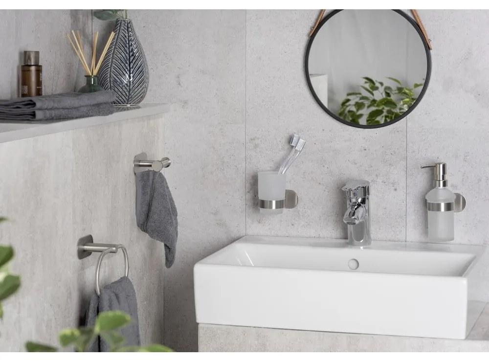 Samodržiaci sklenený téglik na zubné kefky v matne striebornej farbe Orea – Wenko