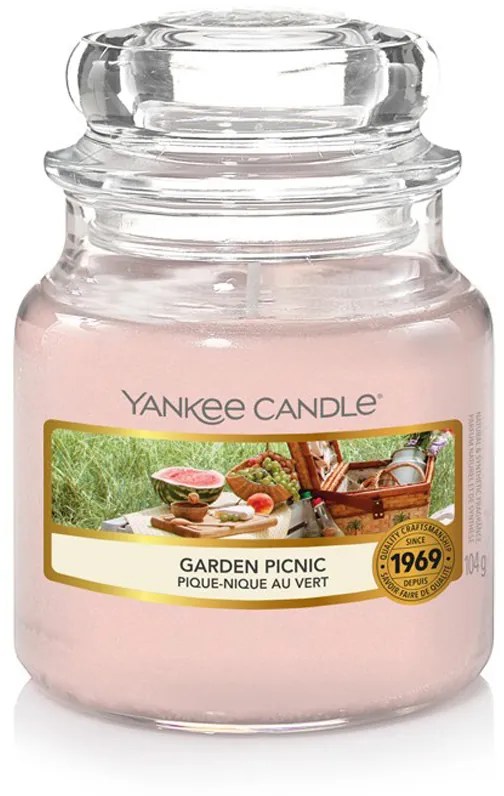 Yankee Candle ružové vonná sviečka Garden Picnic Classic malá