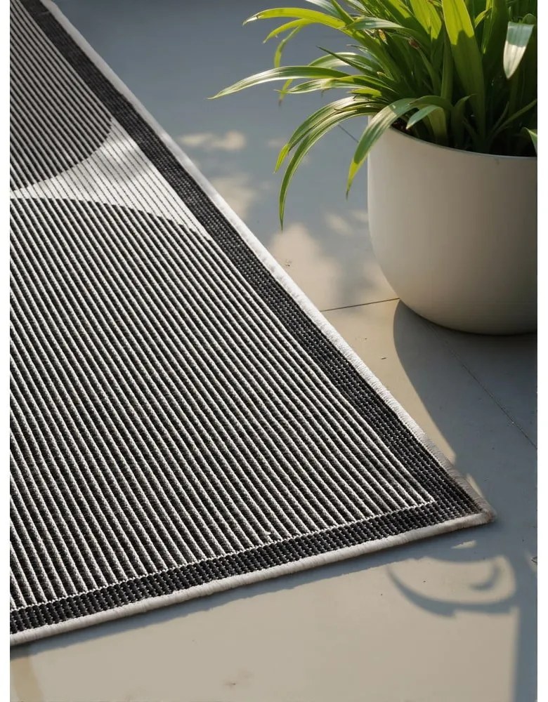 Čierno-biely vnútorný a vonkajší koberec 160x230 cm Duet Bowen – NORTHRUGS