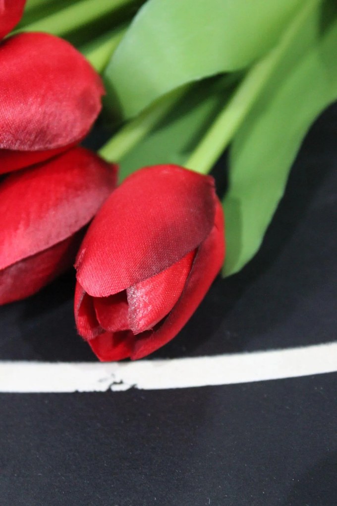Červená umelá kytička tulipánov 40cm
