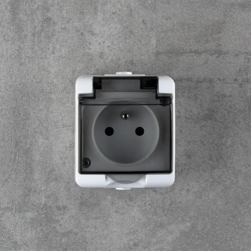 Elhard Vonkajšia zásuvka na omietku Tew, IP44, biela TE2100W