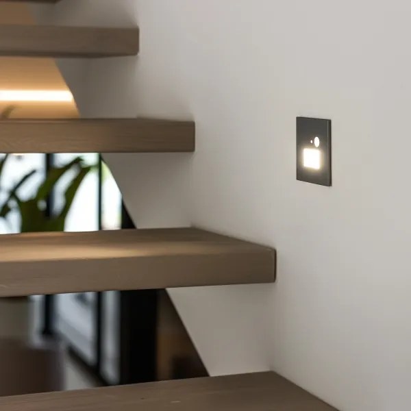 LED schodiskové svietidlo s pohybovým senzorom LED/1,5W/230V 3000/4000/6000K strieborné