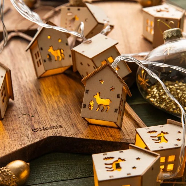 Dekoratívne LED svetielka DAREN drevené domčeky XM24 714825