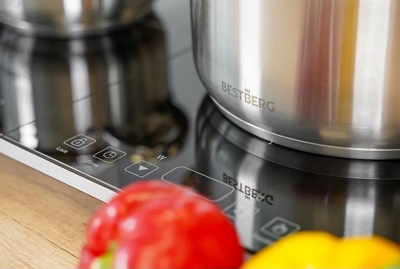 MEGAKOMBO BestBerg BBR-2000S multifunkčný kuchynský robot s nástavcami na cestoviny + 15-dielna sada hrncov a panvíc s nepriľnavým povrchom z nehrdzavejúcej ocele BestBerg BBSC-15 / strieborná