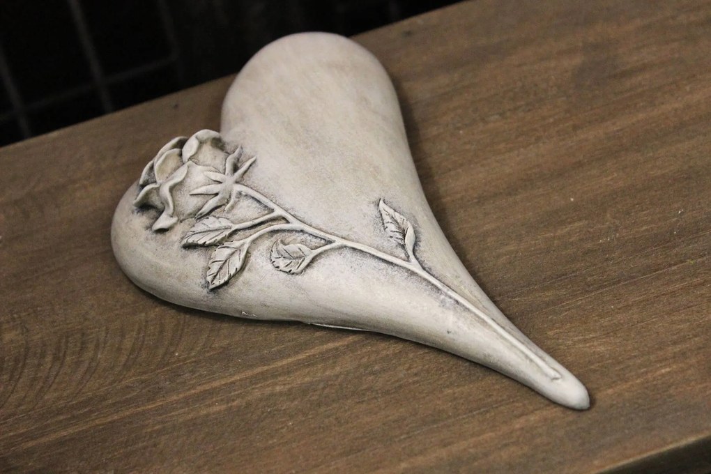 Sivé srdce s ružou 15cm