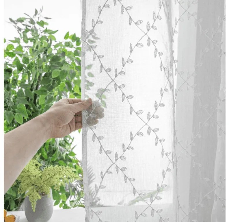 Biely záves VINTORA so vzorom lístkov 140x250 cm Zavesenie: Kovové krúžky