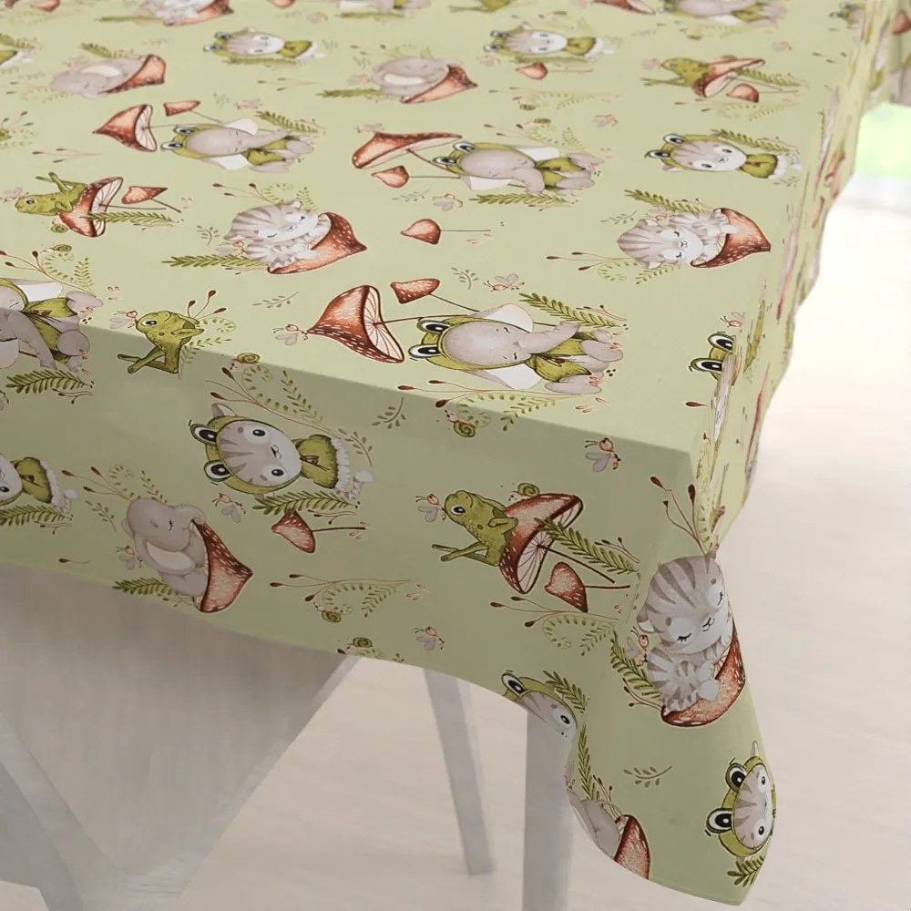 Biante Detský bavlnený obdĺžnikový obrus Sandra SA-474 Žabky a zvieratká medzi hubami na zelenom 60x100 cm