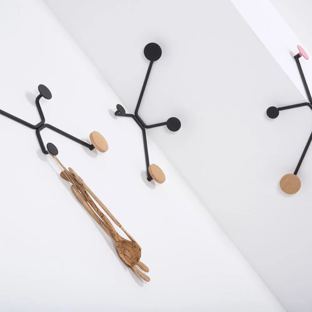 Čierny rohový nástenný vešiak s ružovým detailom Gazzda Hook