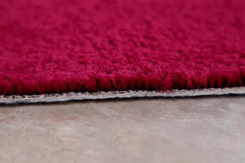 Vopi, Metrážny koberec Eton vínovo červený - neúčtujeme odrezky z role, na mieru, šíře 1,33m,1m,2m,3m,4m,na mieru, neúčtujeme odrezky, červená, filc, kuchyňa