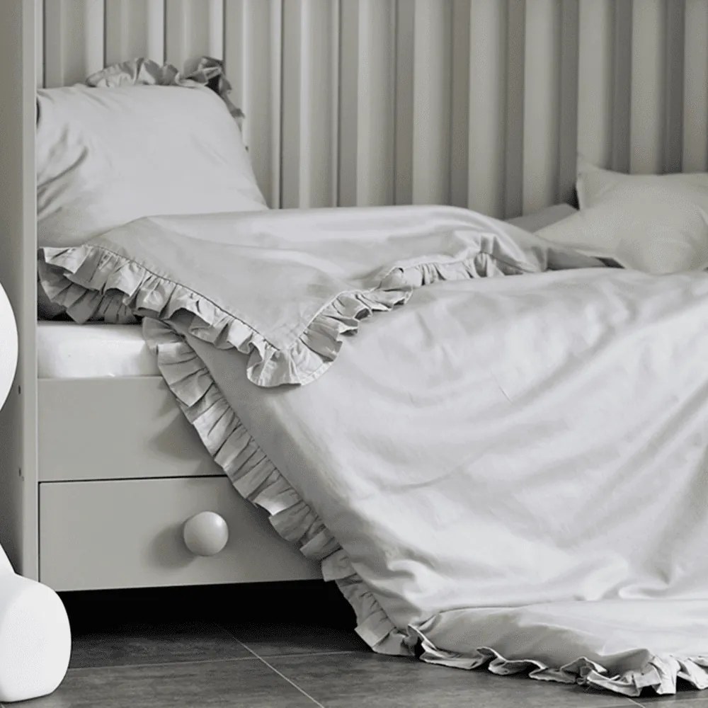 Junior obliečky s volánikmi tmavo šedá 100x135cm