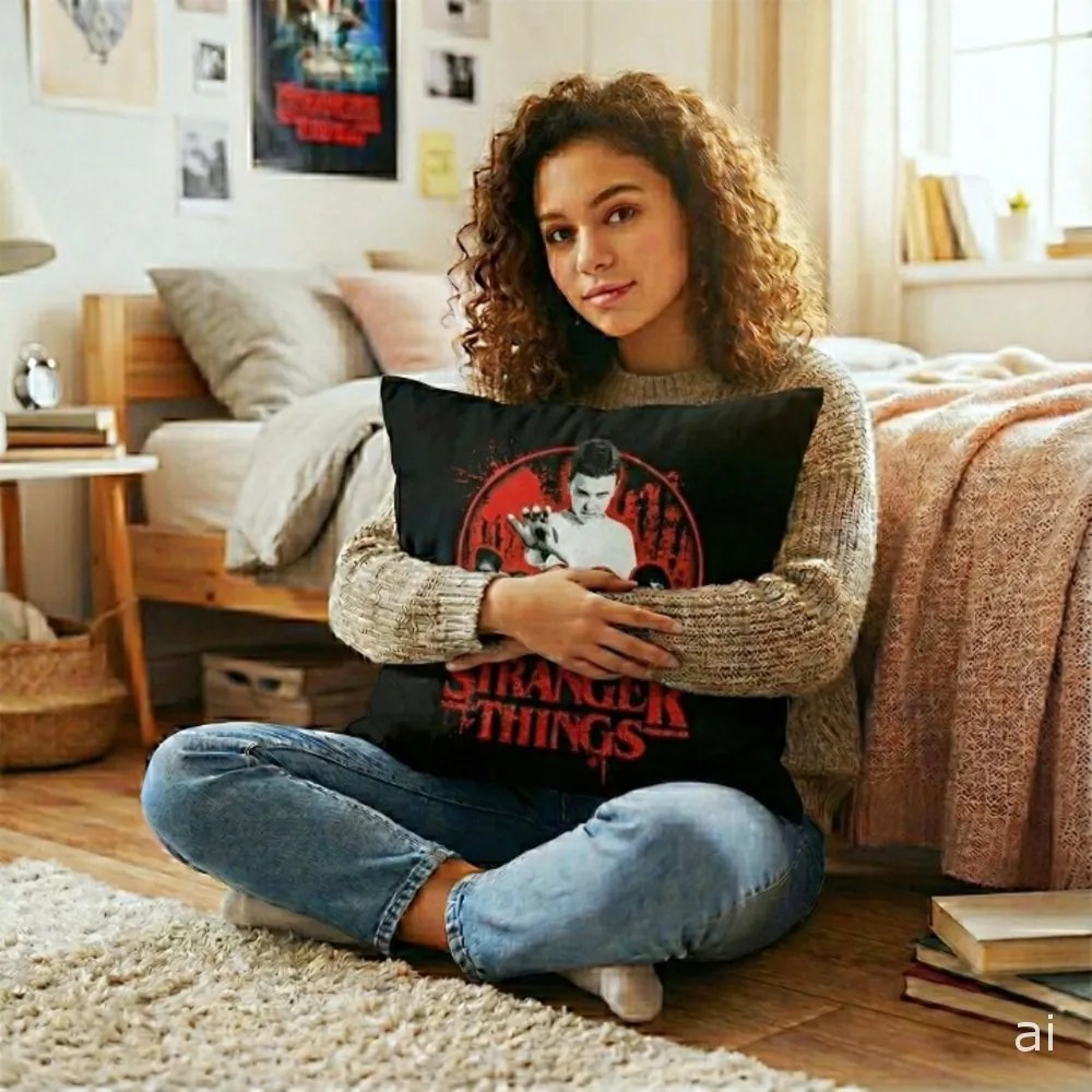 Dekoračný vankúš Stranger Things – motív Eleven &amp; Friends - 40x40 cm