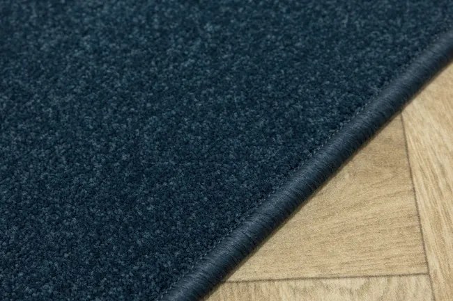 Metrážny koberec MIRACLE 46 tmavomodrý