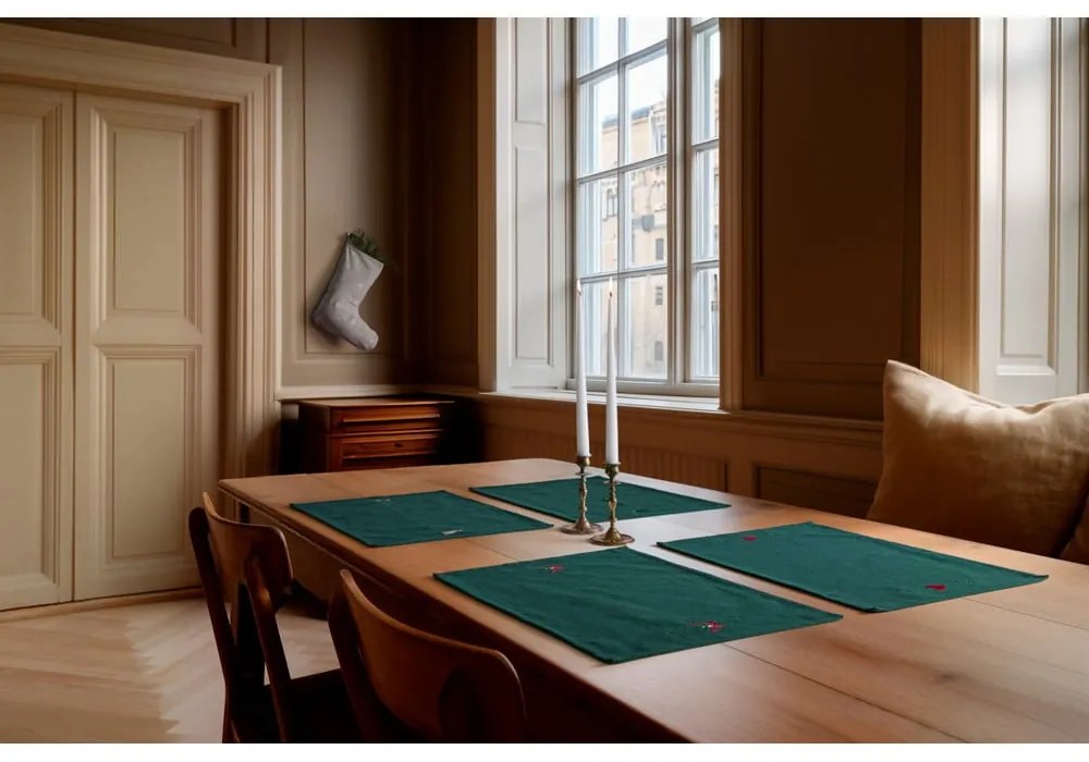 Prestieranie s vianočným motívom s prímesou bavlny 30x43 cm Christmas Fable – JUNA